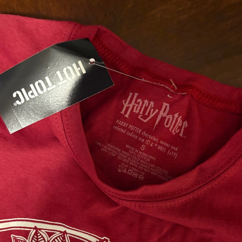 Hot Topic Red Harry Potter Tee - Picture 2 of 3